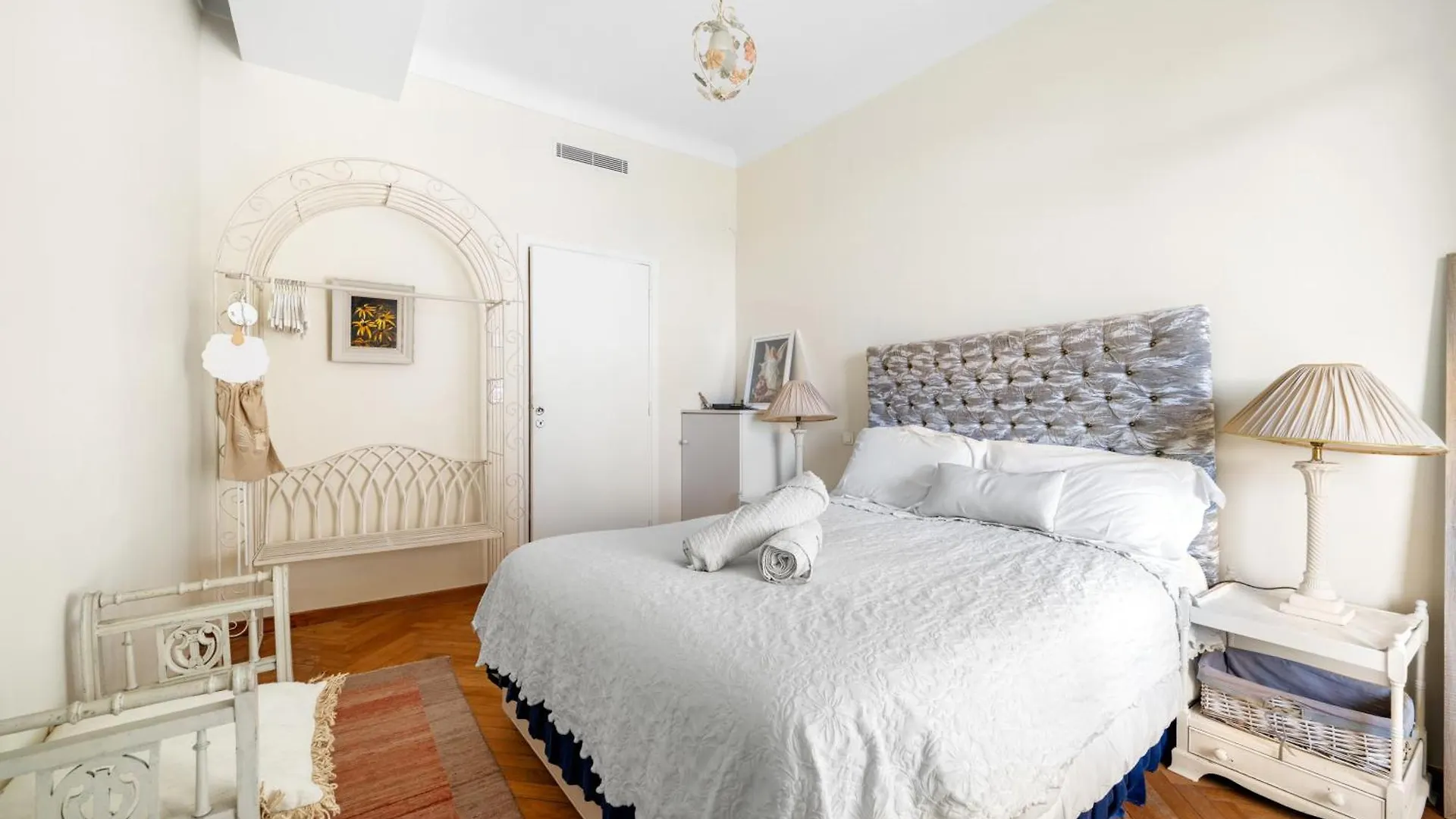 דירה וילפראנש-סור-מר Appartement D Exception, Spacieux Et Lumineux, Avec Balcon Et Vue Mer צרפת